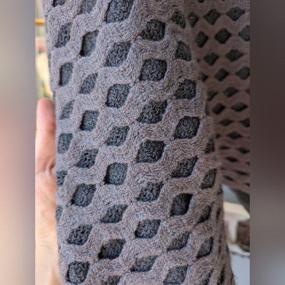 Gray Textured Knit Poncho with Fringe Soft One Size Y2K Boho Cozy - Picture 4 of 8